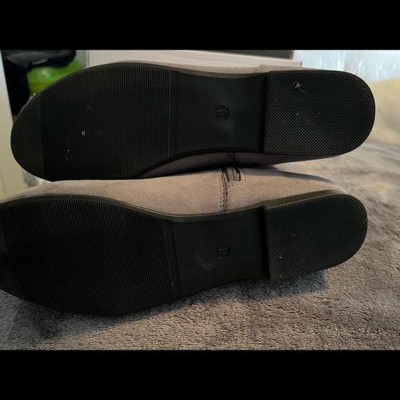 Grey suede sock cuff flat boots - Picture 4 of 4